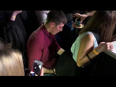 ❤️ ロシアのナイトクラブでリアルセックス。18歳のロシア人少女がナイトクラブで肛門と膣を犯される ️❌ ジャストポルノ ❌️❤
